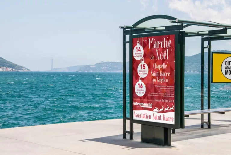 Affiche publicitaire sur arrêt de bus