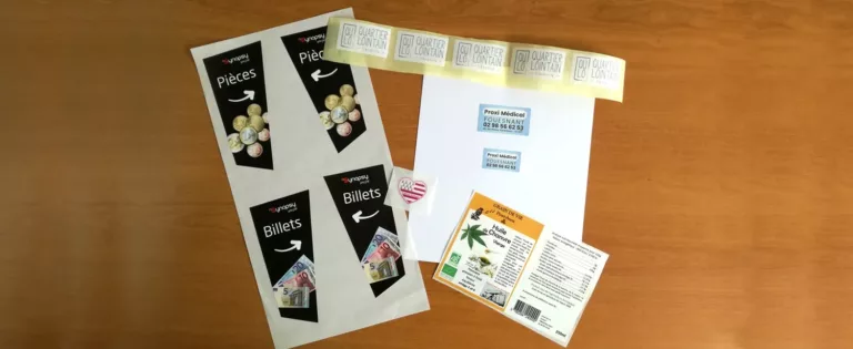 Étiquettes autocollantes